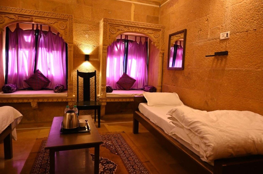 Sandstone Twin Jharokha Room